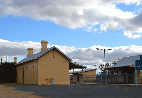 Gunning railway station